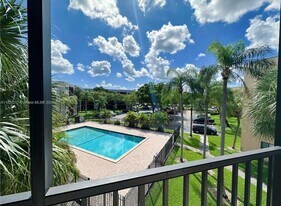 8700 SW 133rd Avenue Rd, Unit 312 in Miami, FL - Building Photo