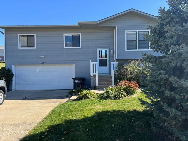 5207 N 127th St in Omaha, NE - Building Photo - Building Photo