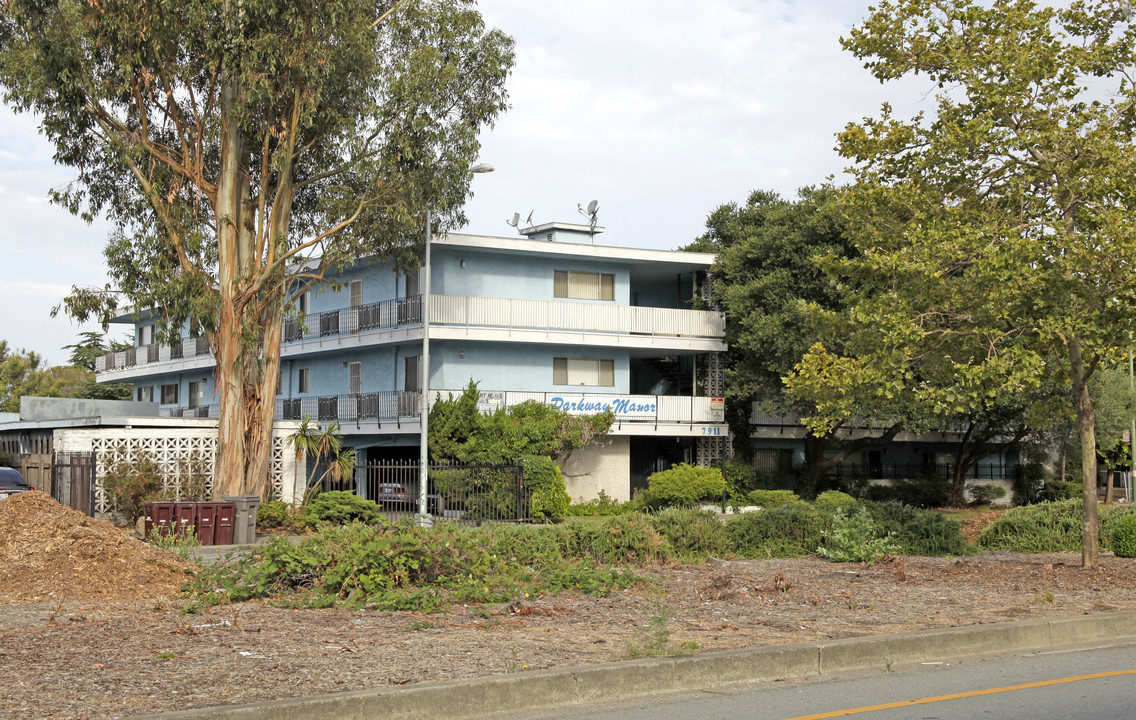 Parkway Manor Apartments in Oakland, CA - Foto de edificio