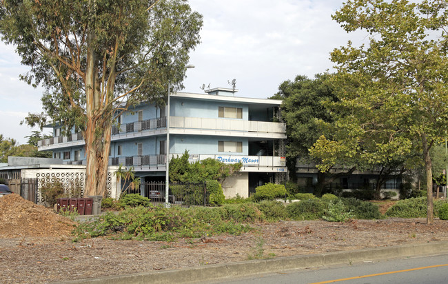 Parkway Manor Apartments