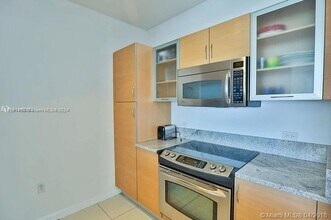 18800 NE 29th Ave in Aventura, FL - Building Photo - Building Photo