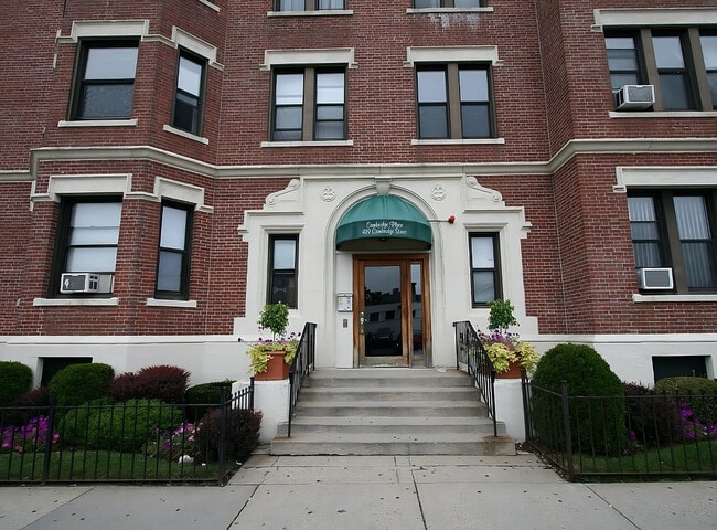 439 Cambridge St, Unit 5
