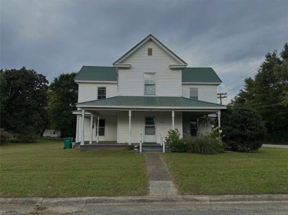 302 Dahl St in Madison, NC - Building Photo