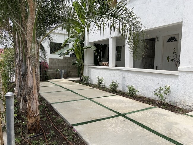 1631 Morton Ave, Unit 1629 in Los Angeles, CA - Foto de edificio - Building Photo