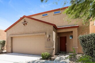 5732 E Camino De Las Iguanas in Tucson, AZ - Building Photo - Building Photo