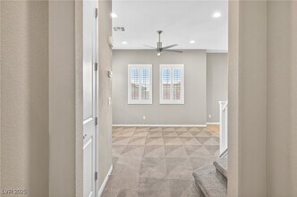 5670 Granollers Dr in Las Vegas, NV - Foto de edificio - Building Photo