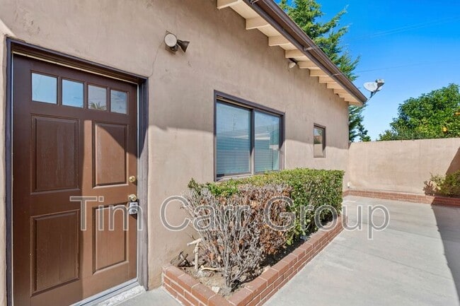 2225 Santa Ana Ave in Costa Mesa, CA - Building Photo - Building Photo