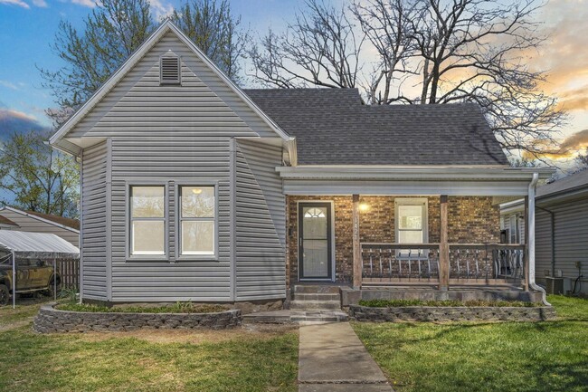 1421 E Commercial St in Springfield, MO - Foto de edificio - Building Photo