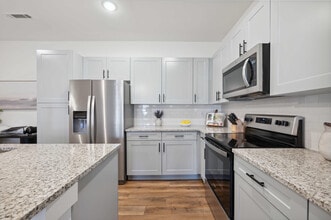 Farmhouse Apartments in Murfreesboro, TN - Building Photo - Building Photo