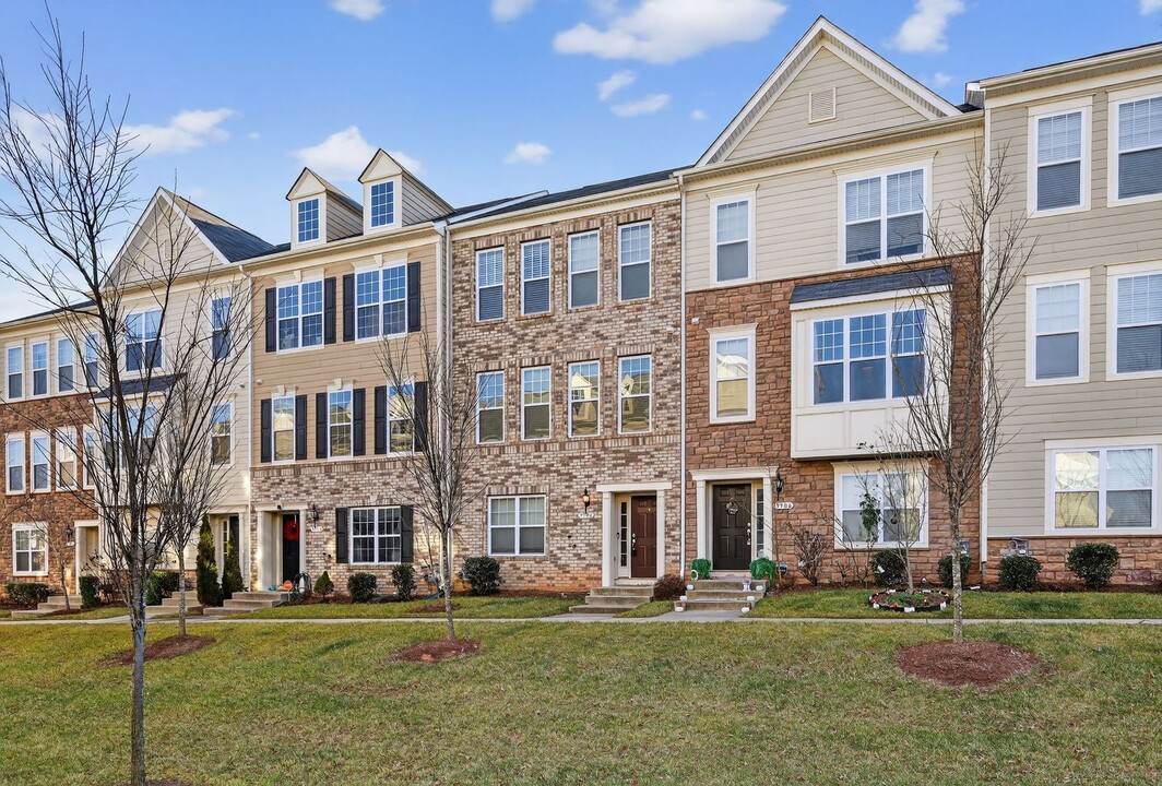 9908 Wood Edge Wy in Lanham, MD - Building Photo