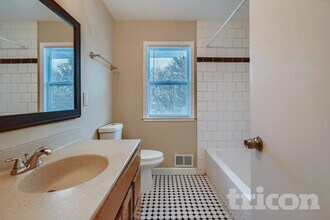 4010 Monroe St NE in Minneapolis, MN - Foto de edificio - Building Photo