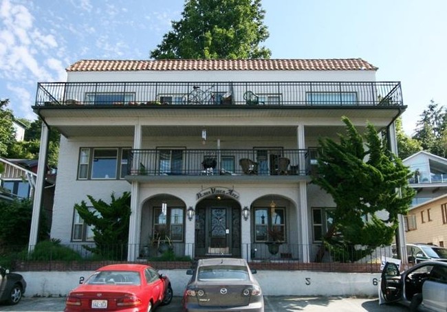 La Playa Vista Apartments in Seattle, WA - Foto de edificio - Building Photo