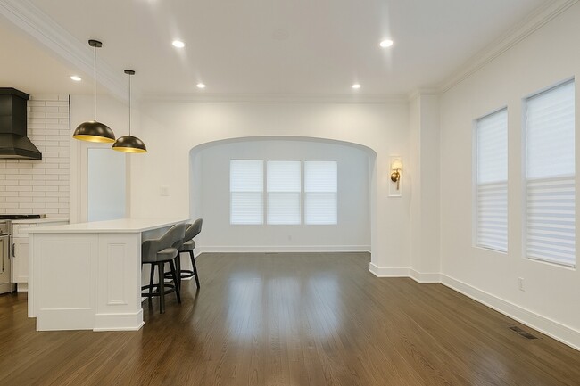 7937 S Crandon Ave in Chicago, IL - Building Photo - Building Photo