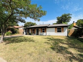 1621 Running River Rd, Unit 25A in Garland, TX - Building Photo - Building Photo