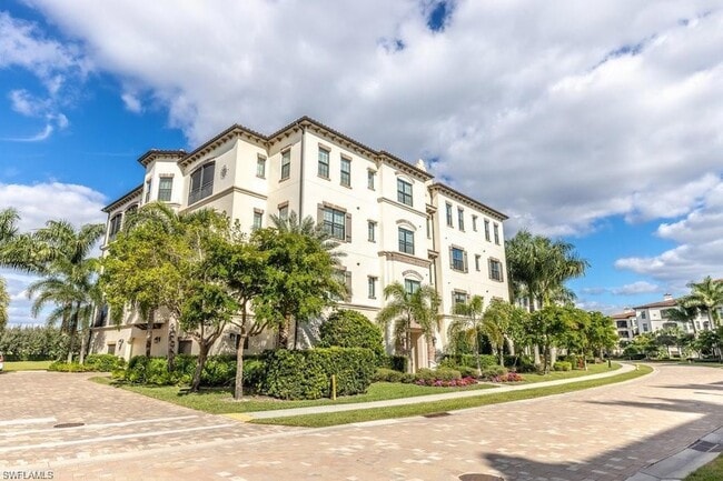16425 Carrara Way in Naples, FL - Foto de edificio - Building Photo