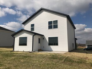 1062 W Holly St in Republic, MO - Building Photo - Building Photo