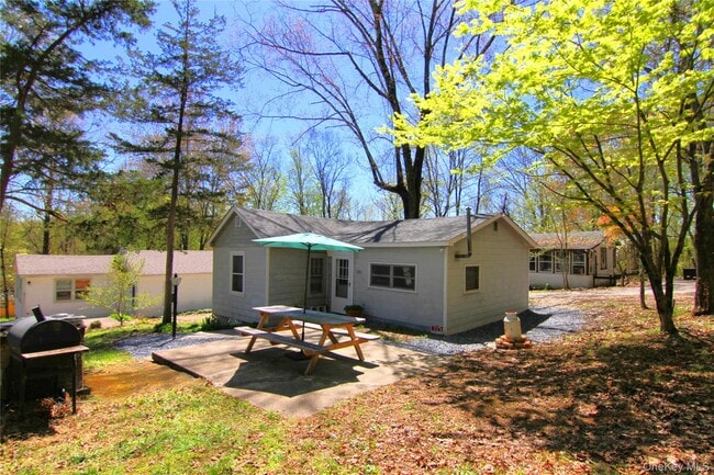 35 Glanhope Rd in Hopewell Junction, NY - Building Photo - Building Photo