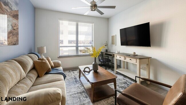 1001 S Center St in Arlington, TX - Foto de edificio - Building Photo