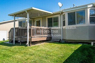 25 Clubhouse Dr in Stansbury Park, UT - Building Photo