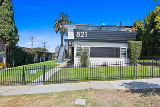 821 Maple St in Santa Monica, CA - Foto de edificio - Building Photo