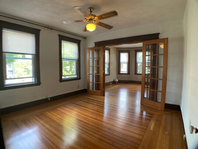 16 Montgomery St, Unit 2 in Cambridge, MA - Building Photo - Building Photo