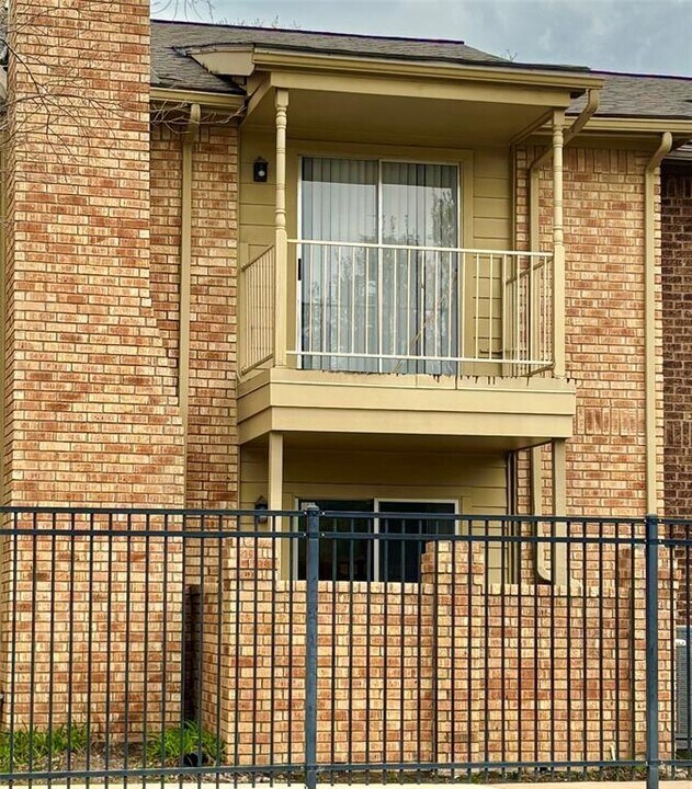 1515 Sandy Springs Rd in Houston, TX - Building Photo