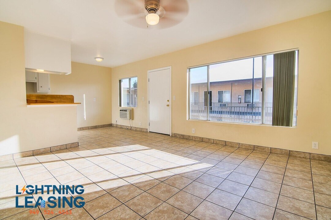 20415 Cohasset St in Los Angeles, CA - Building Photo