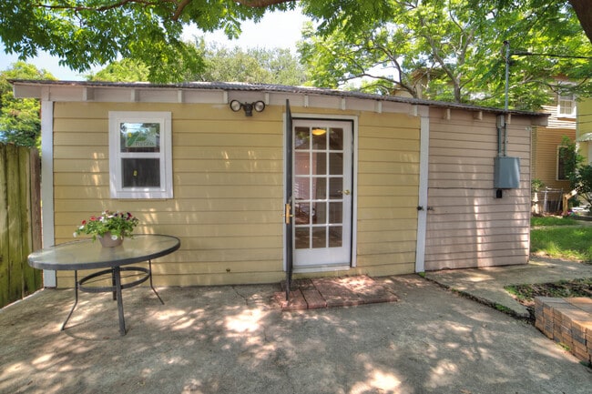 2606 S Carrollton Ave, Unit Apt B