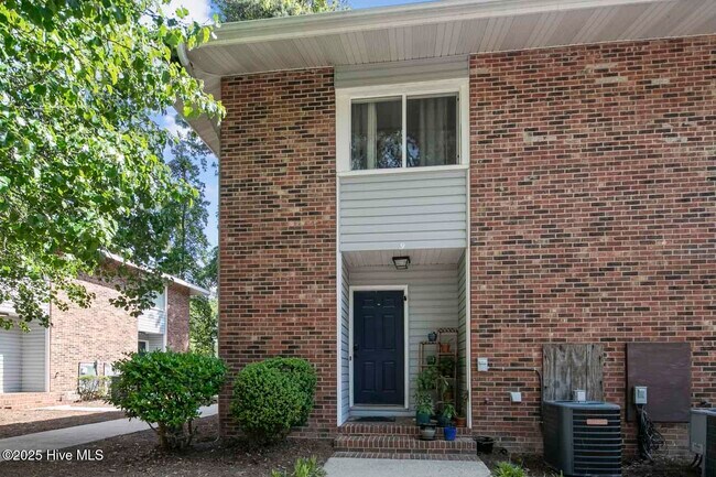 365 W Illinois Ave in Southern Pines, NC - Foto de edificio - Building Photo