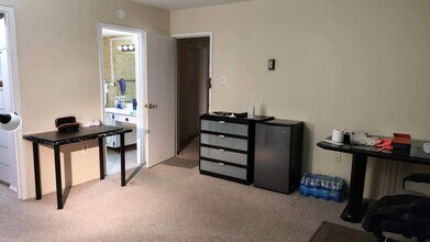 1 E University Pkwy in Baltimore, MD - Building Photo - Building Photo