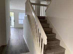 563 Shoal Cir in Redwood City, CA - Building Photo - Building Photo