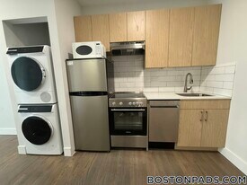 270 Newbury St, Unit 10 in Boston, MA - Building Photo