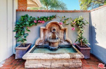 2050 Linda Flora Dr in Los Angeles, CA - Building Photo - Building Photo