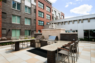 Estuary in Weehawken, NJ - Foto de edificio - Building Photo