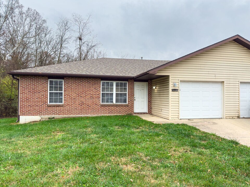 2562-2562 E Morris Dr in Columbia, MO - Building Photo