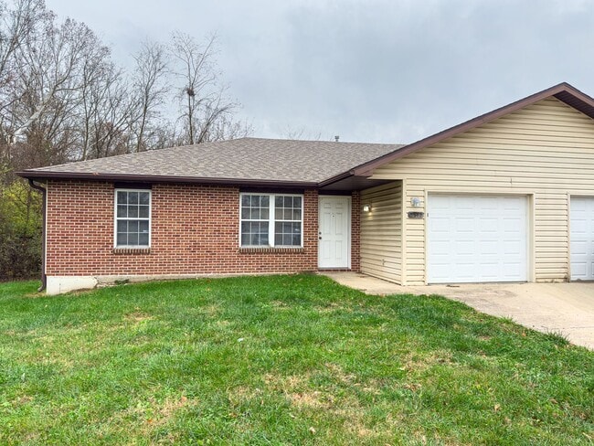 property at 2562-2562 E Morris Dr