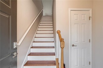 5103 Woodland Ln in Alpharetta, GA - Foto de edificio - Building Photo