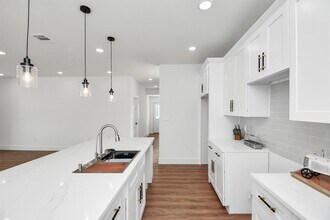235 Julia St in Houston, TX - Building Photo - Building Photo