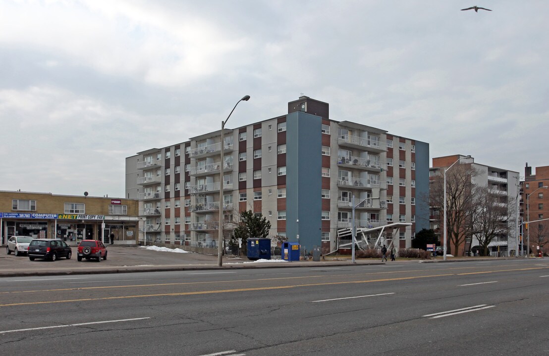 Sea View Apartments in Toronto, ON - Building Photo