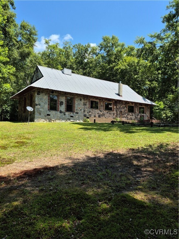 9050 Higgins Rd in Quinton, VA - Building Photo - Building Photo