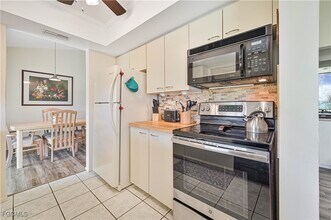 8366 Charter Club Cir in Ft. Myers, FL - Foto de edificio - Building Photo