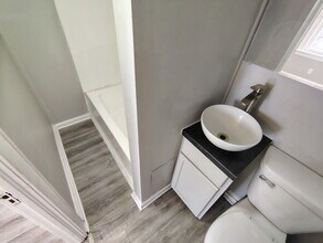 205 N Lincoln Ave, Unit 4 in Alexandria, IN - Building Photo - Building Photo