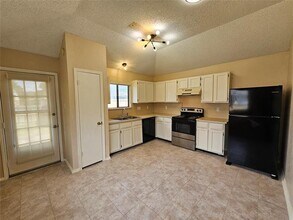 211 Cole St in Garland, TX - Building Photo - Building Photo