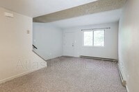 32 Royal Crest Dr photo'