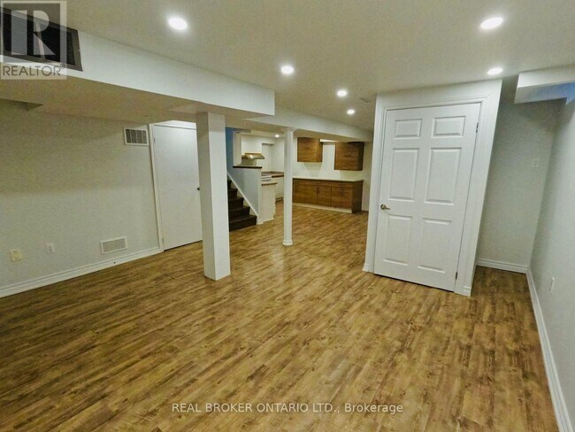 3616 Cherrington Crescent in Mississauga, ON - Building Photo - Building Photo