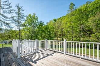 2561 Rutrough Rd SE in Roanoke, VA - Building Photo - Building Photo
