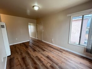 1135 W 90th St in Los Angeles, CA - Foto de edificio - Building Photo