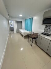 2463 Lincoln St, Unit C in Hollywood, FL - Foto de edificio - Building Photo