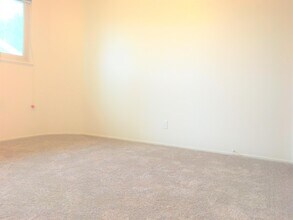 1553 Riverside Dr-Unit -7 in Redding, CA - Foto de edificio - Building Photo