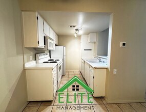 975 Fulton Ave in Sacramento, CA - Building Photo - Building Photo